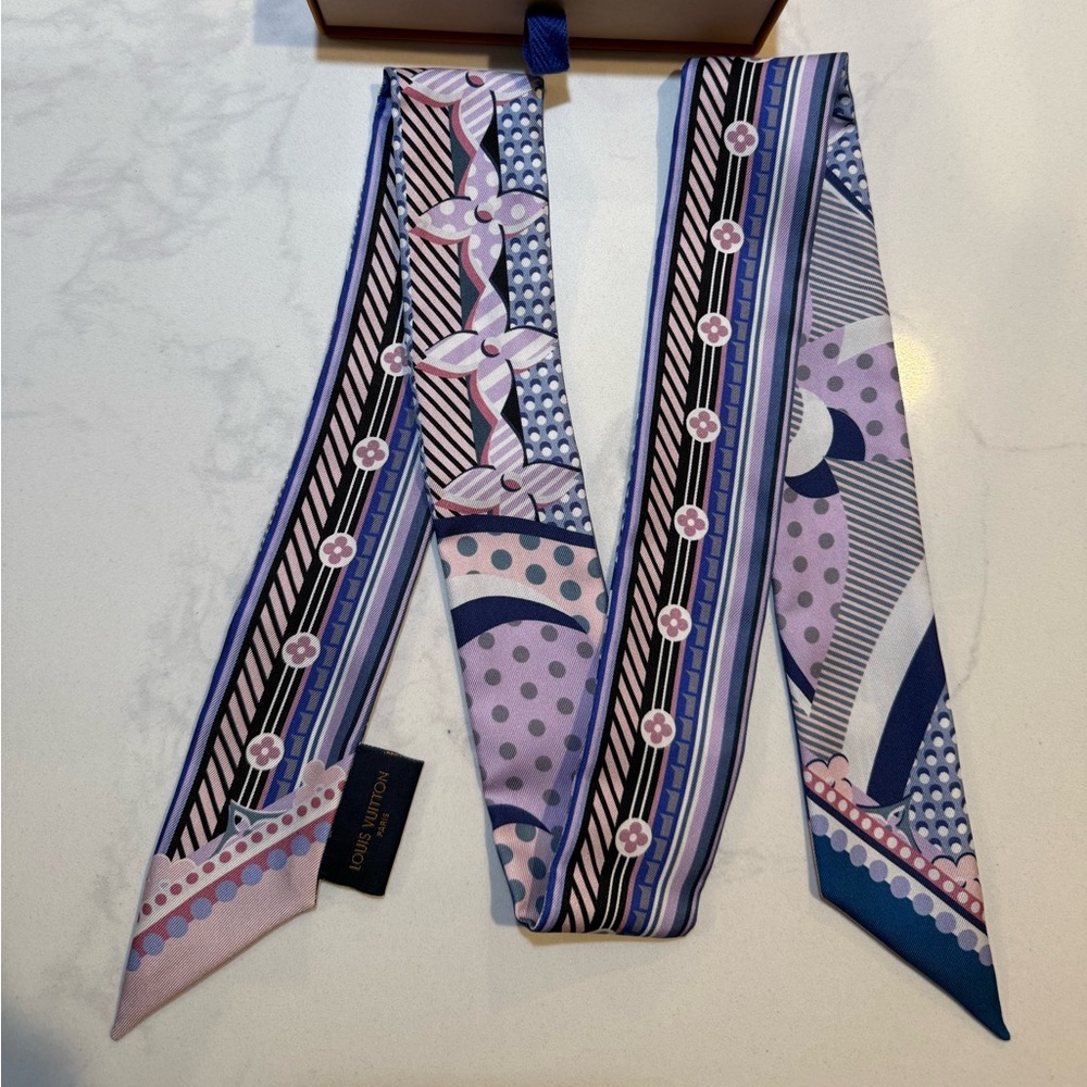 Louis Vuitton Silk Pop Monogram BB
Bandeau Scarf